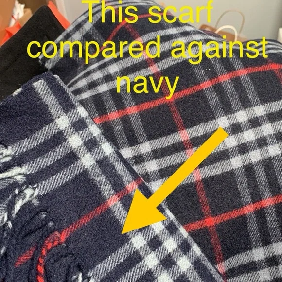 Authentic Burberrys (vintage) black plaid scarf - Picture 16 of 17